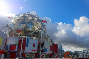 #vansciencesocial science world